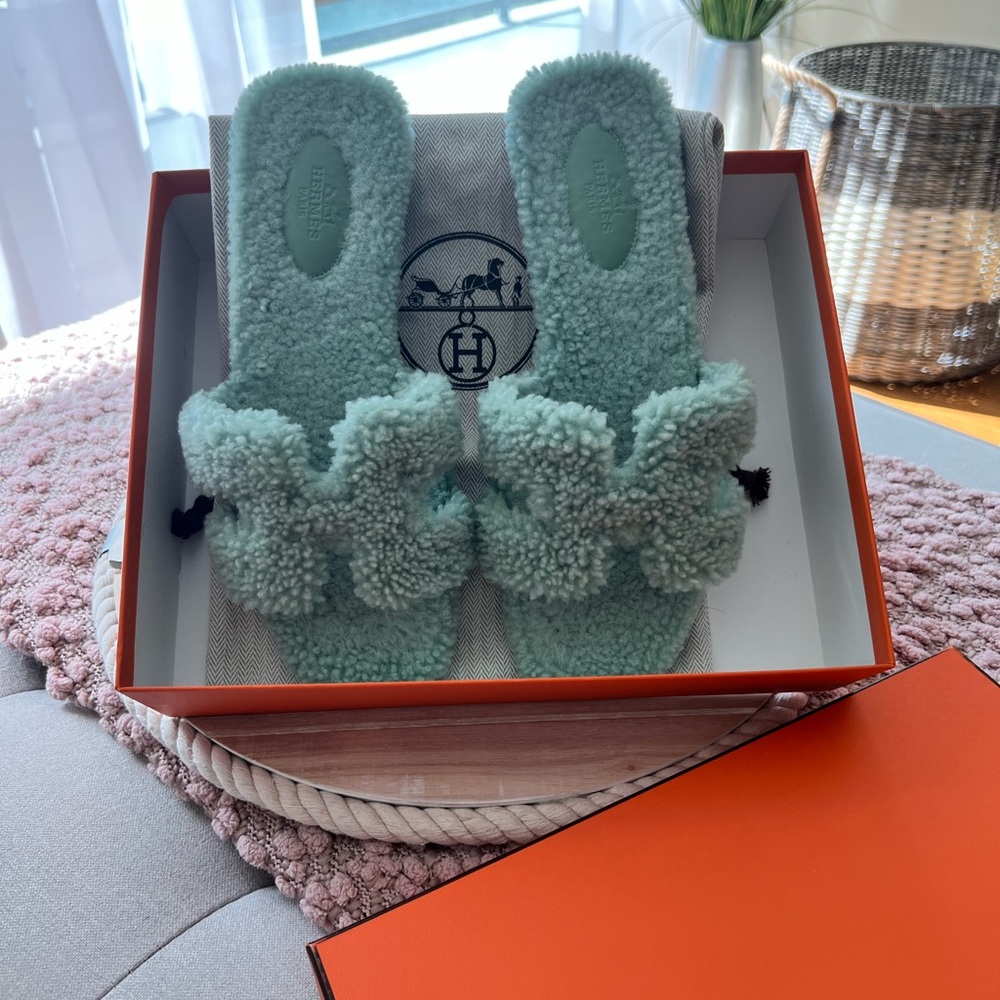❌SOLD❌ Hermès Mint Green Oran Sandals